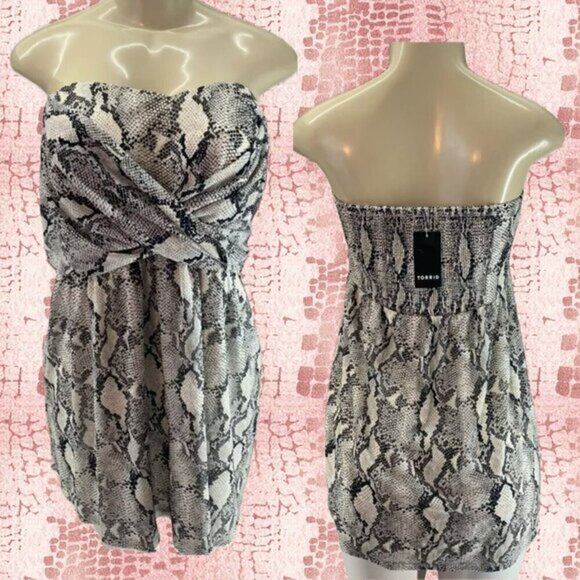 Torrid +5 Gray Animal Print Twisted Draped Lined Smocked Back Strapless Blouse - Picture 1 of 5